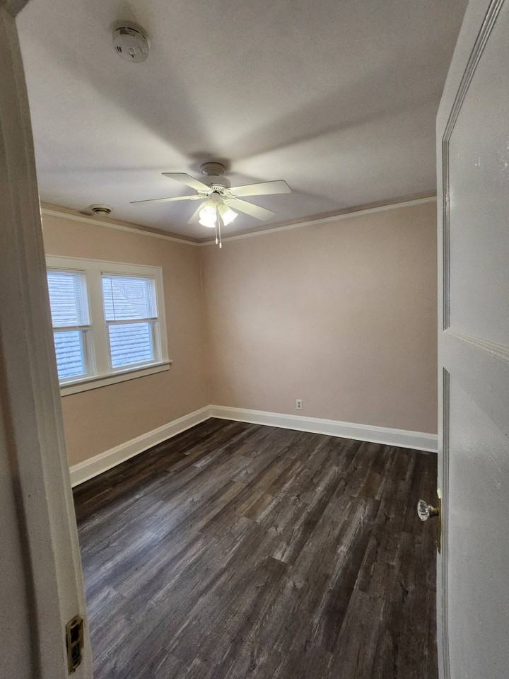 1221 E Clarke St Uppr - Photo 3 of 9