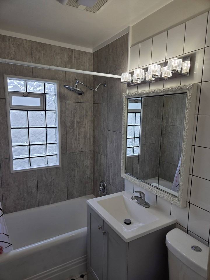 1221 E Clarke St Uppr - Photo 7 of 9