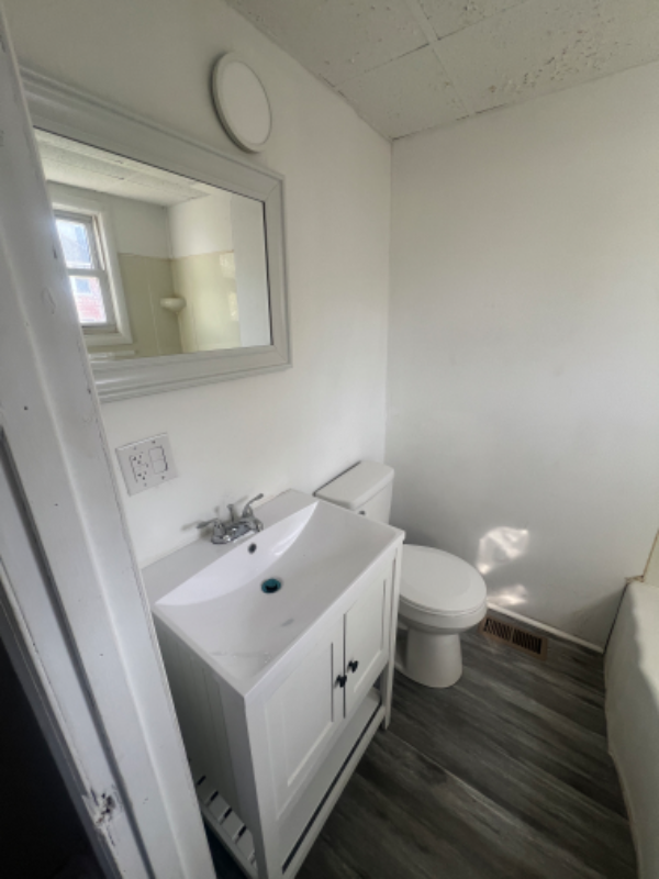 918 W King St 1st Fl #1 - Photo 4 of 9