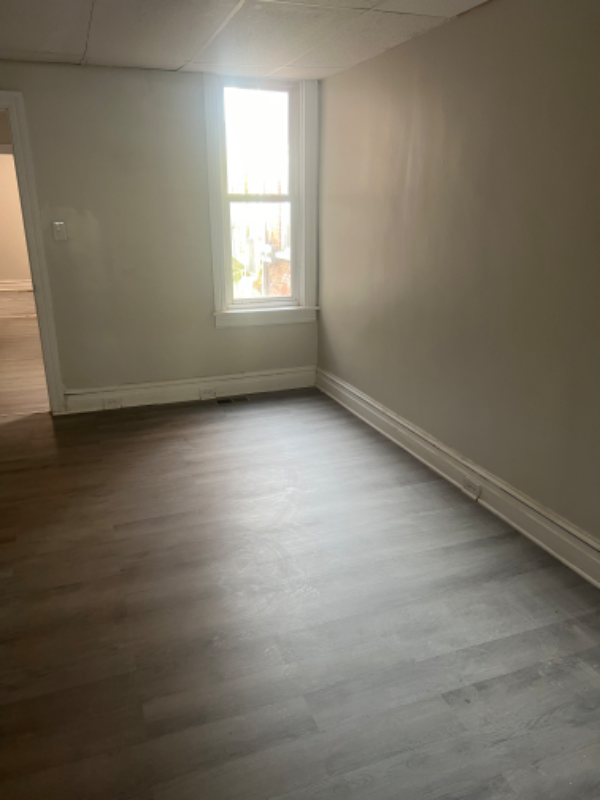 918 W King St 1st Fl #1 - Photo 5 of 9