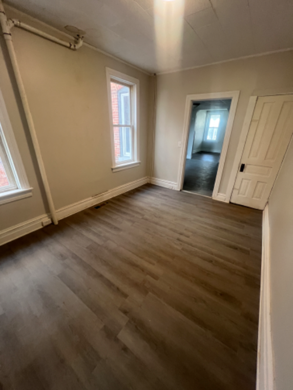 918 W King St 1st Fl #1 - Photo 7 of 9