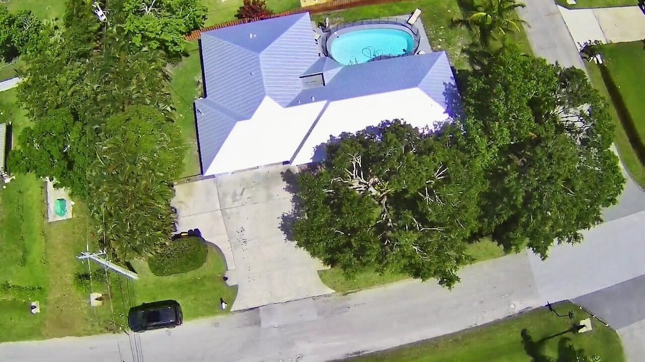 3051 Sw Earl St - Photo 2 of 20