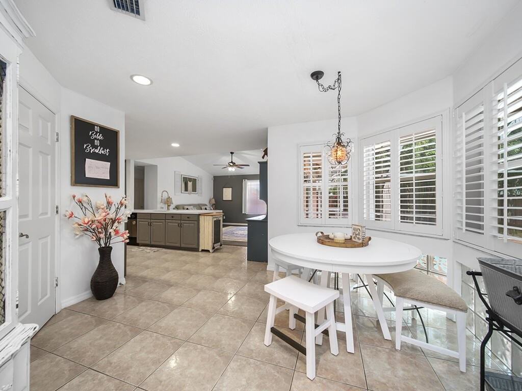 3051 Sw Earl St - Photo 7 of 20