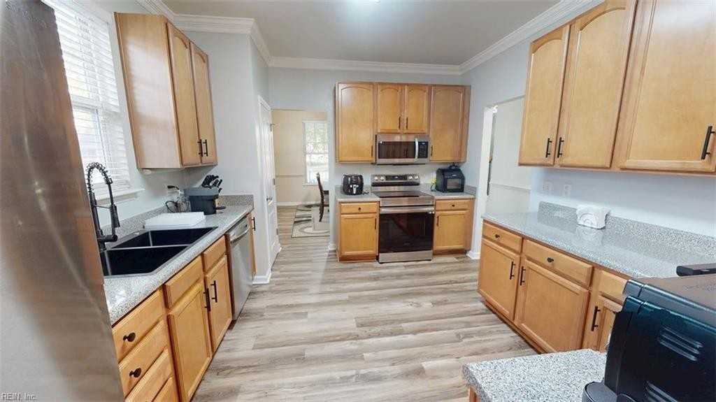 225 W Gilbert St #1 - Photo 3 of 9