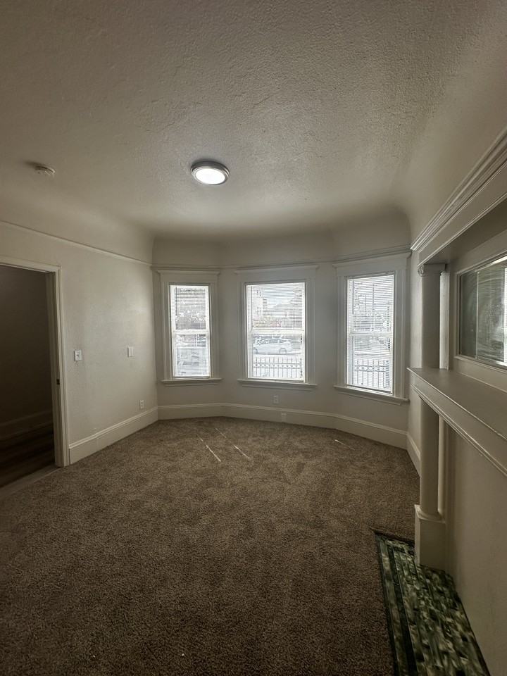 3256 Martin Luther King Jr Way #3256 - Photo 4 of 19