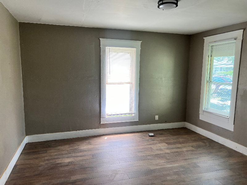 411 N Pottenger Ave - Photo 2 of 8