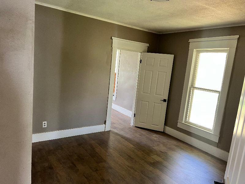 411 N Pottenger Ave - Photo 4 of 8