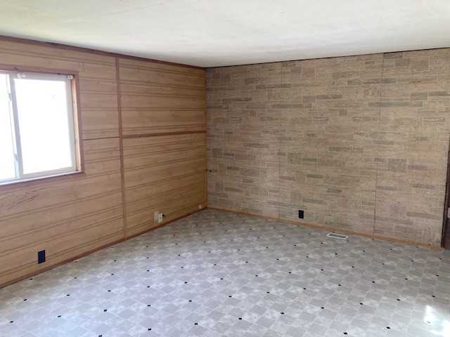 2500 W 24th St - Photo 2 of 8