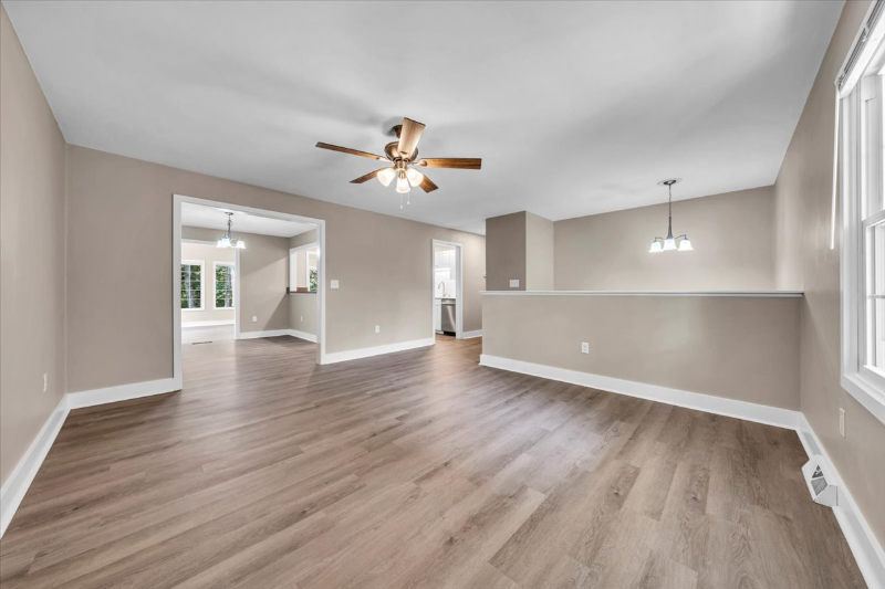 2637 Coachman Cir - Photo 2 of 20