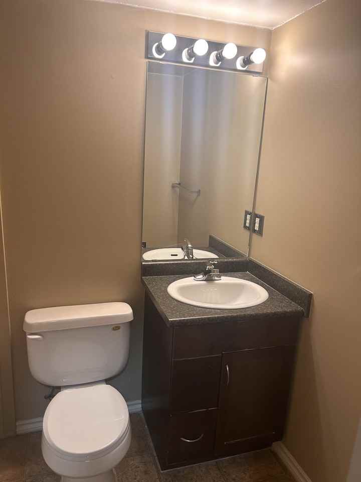 1013 Lansdowne Avenue - 103 - 103 #103 - Photo 7 of 8