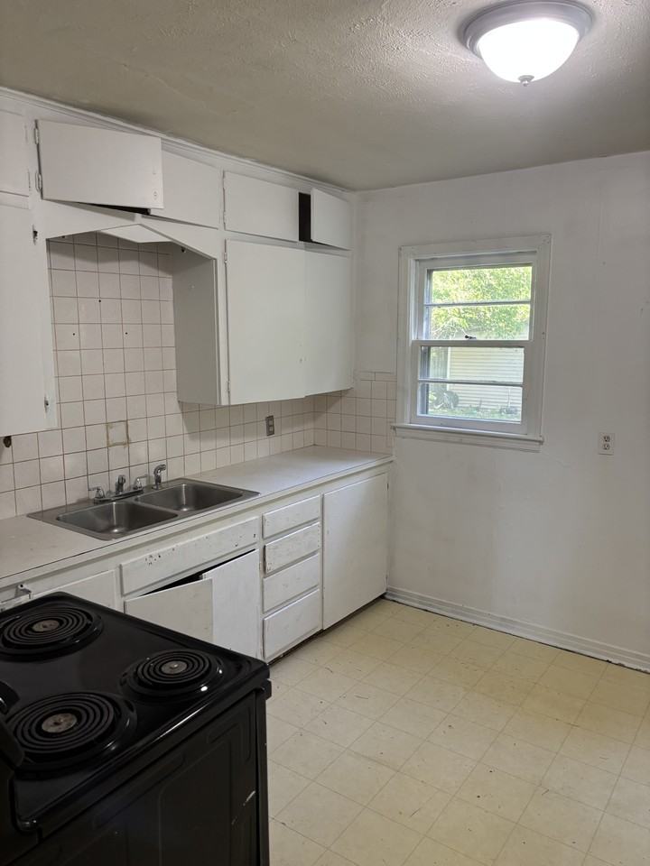 1827 E Mcfarland St #1 - Photo 7 of 11