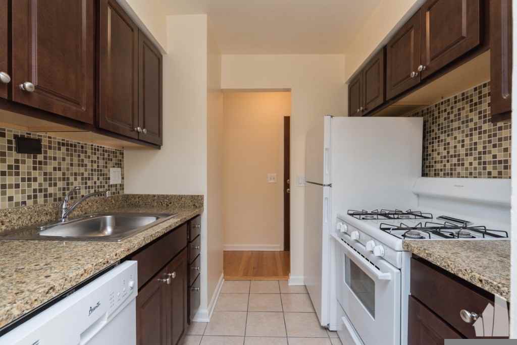 5820 N Sheridan Rd #507 - Photo 3 of 15