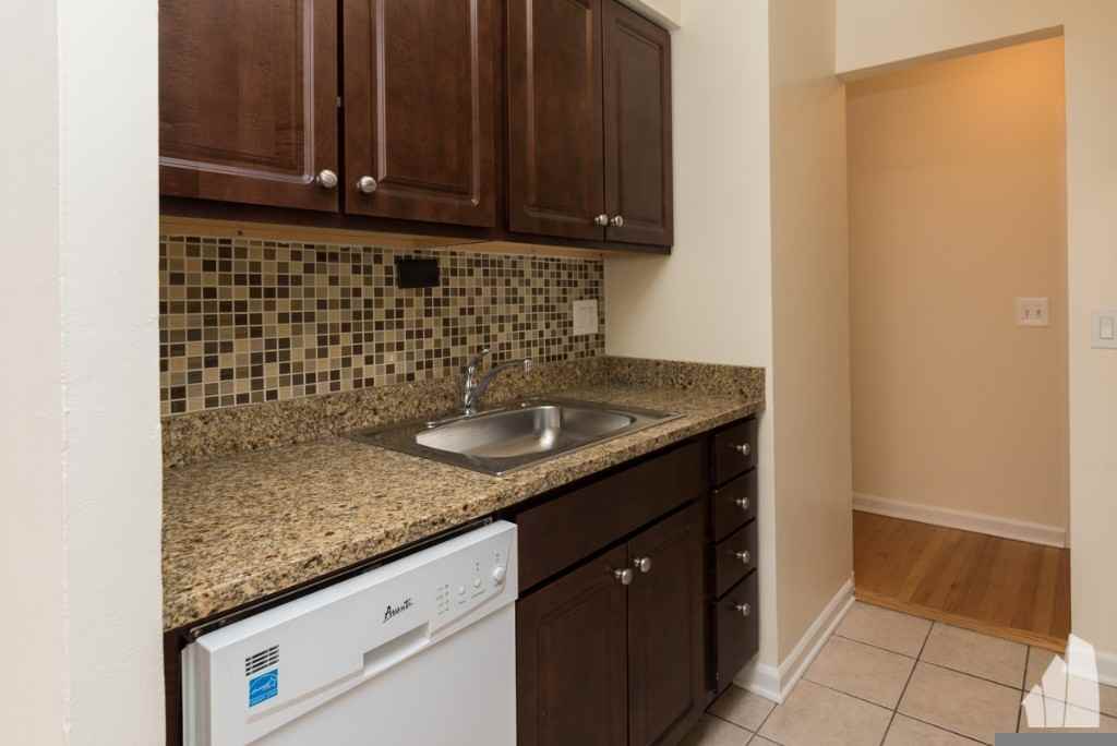5820 N Sheridan Rd #507 - Photo 4 of 15