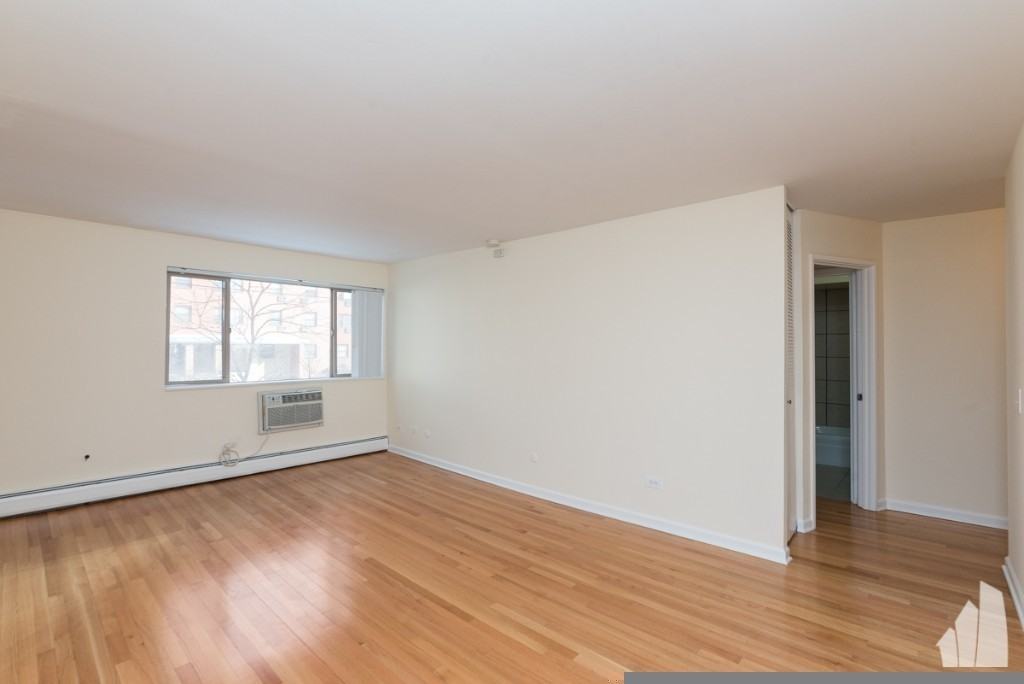 5820 N Sheridan Rd #507 - Photo 7 of 15