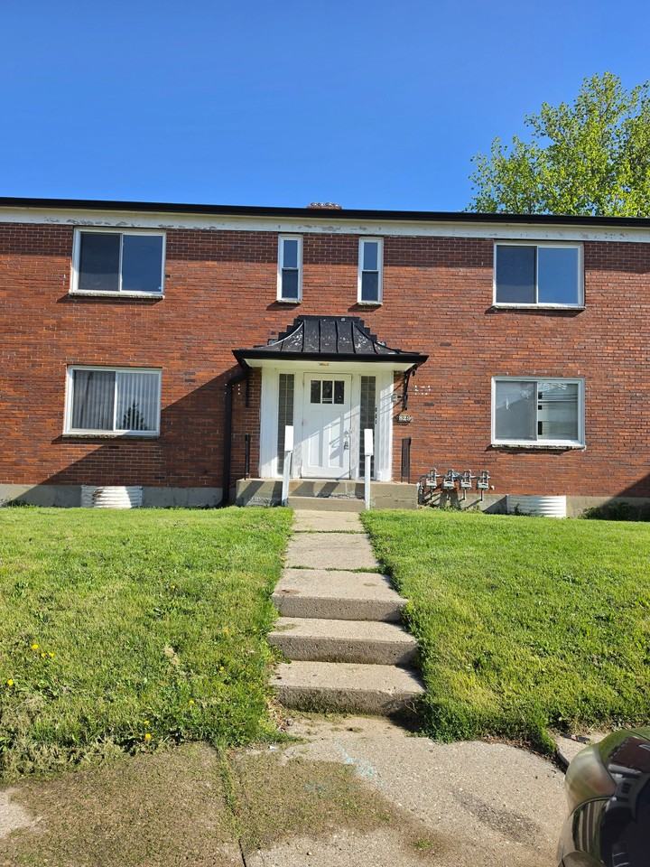 829 Uhrig Ave #4 - Photo 2 of 11