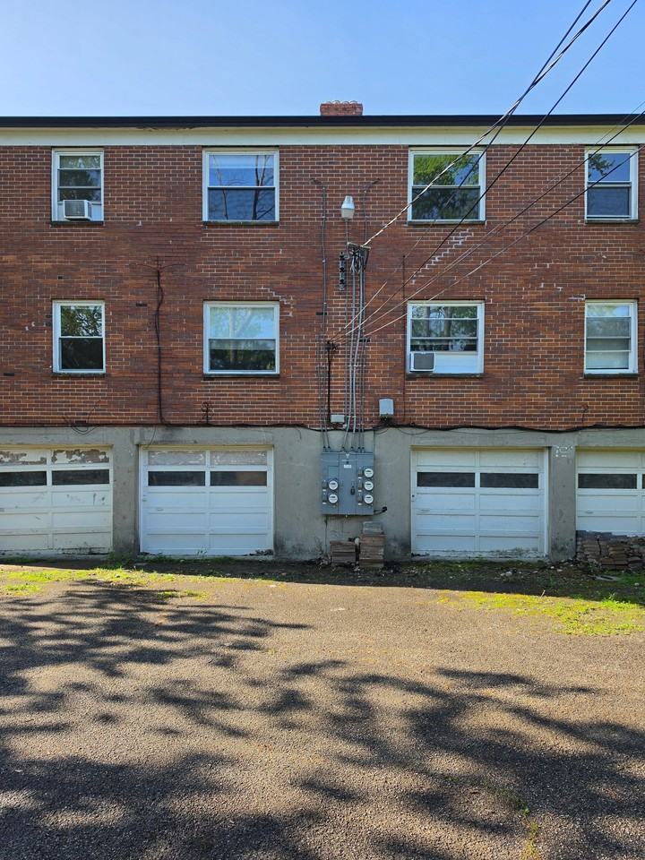 829 Uhrig Ave #4 - Photo 3 of 11