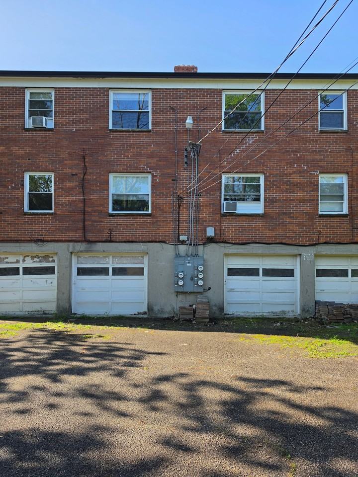 829 Uhrig Ave #4 - Photo 4 of 11