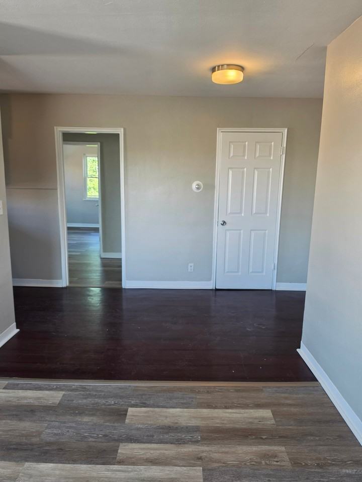 829 Uhrig Ave #4 - Photo 7 of 11