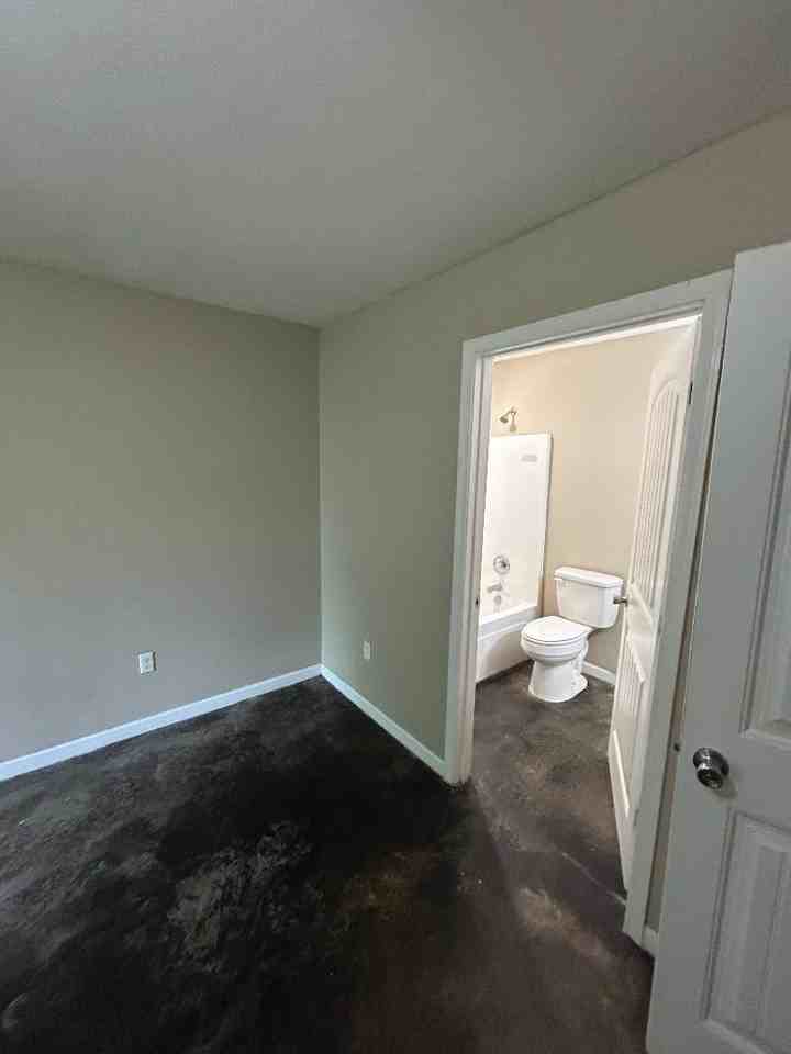 106 W Forrest St #B - Photo 7 of 10