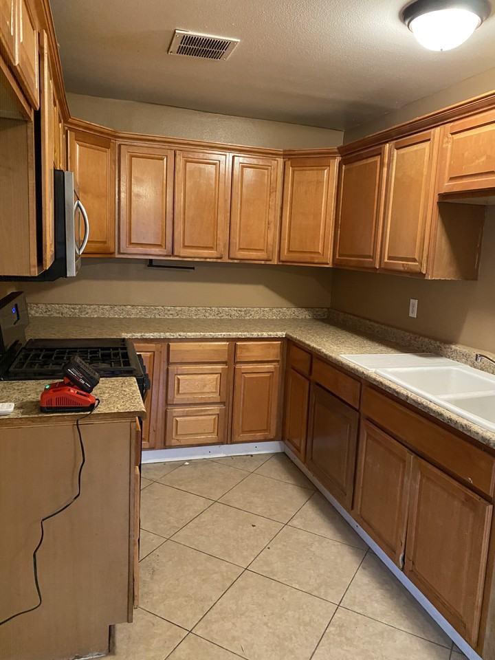 16510 Lakeshore Dr #1 - Photo 4 of 27