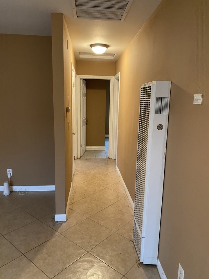 16510 Lakeshore Dr #1 - Photo 7 of 27