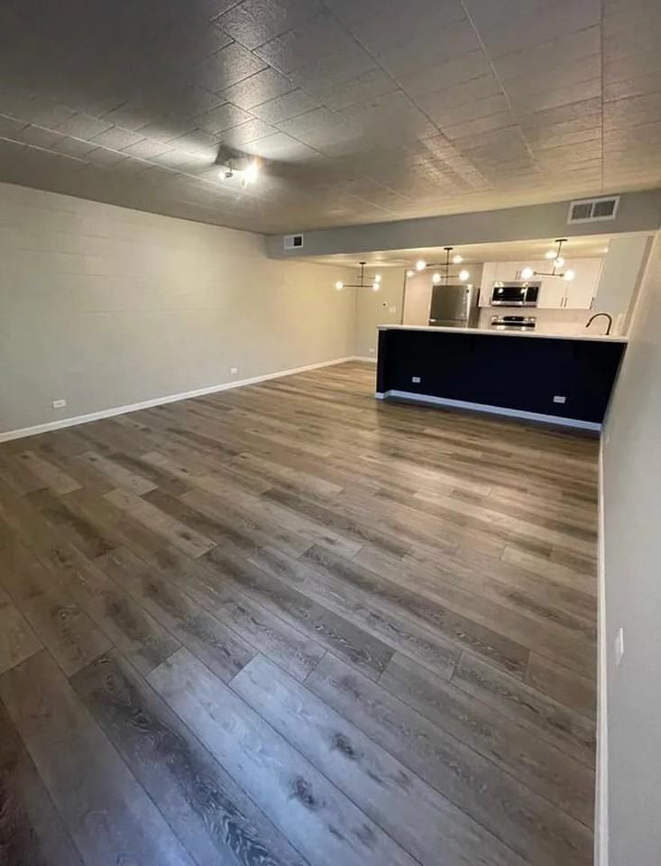 111 S Meldrum St #7 - Photo 3 of 16