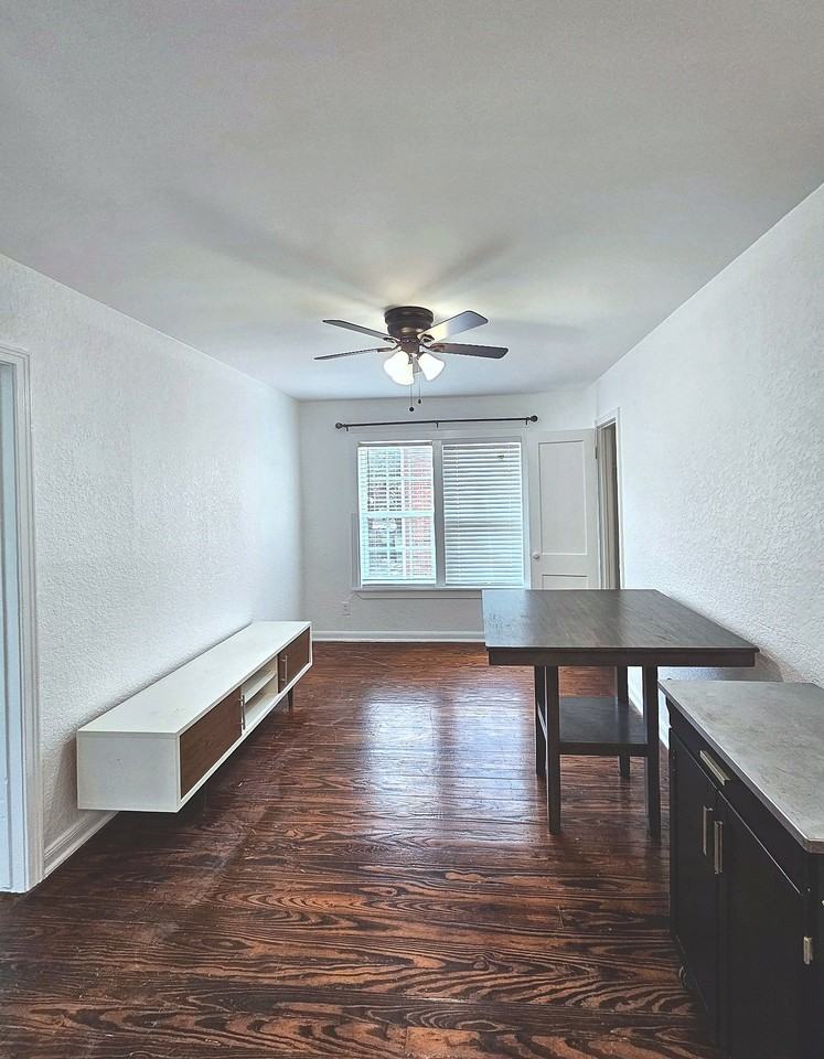 4305 Polk St - Photo 4 of 15