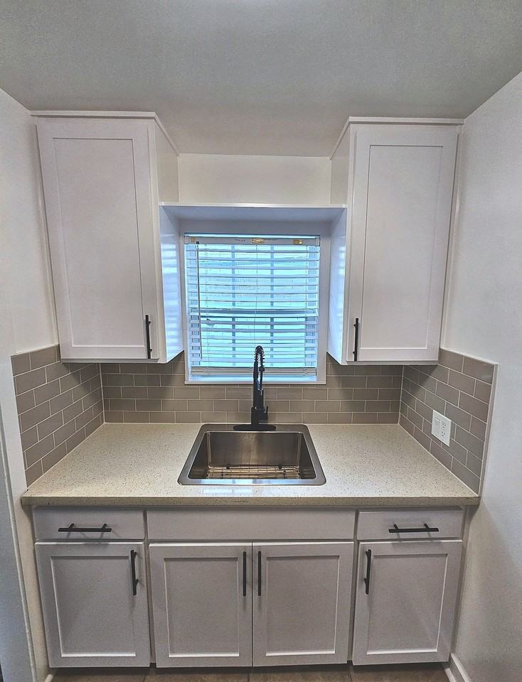 4305 Polk St - Photo 7 of 15