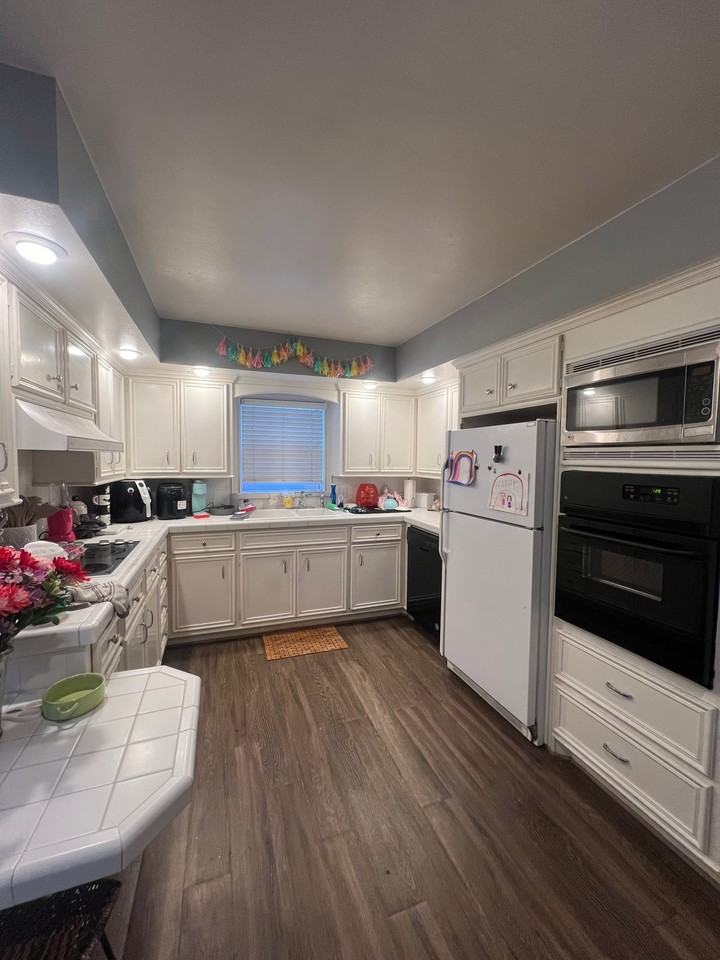 3301 27th St #SF - Photo 2 of 10