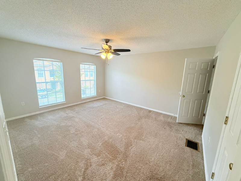 9917 Ashburn Lake Dr - Photo 2 of 9