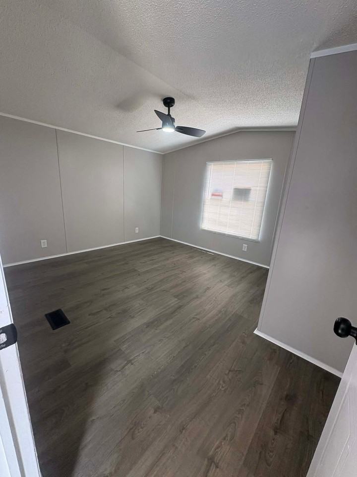 129 Madison St - Photo 4 of 11