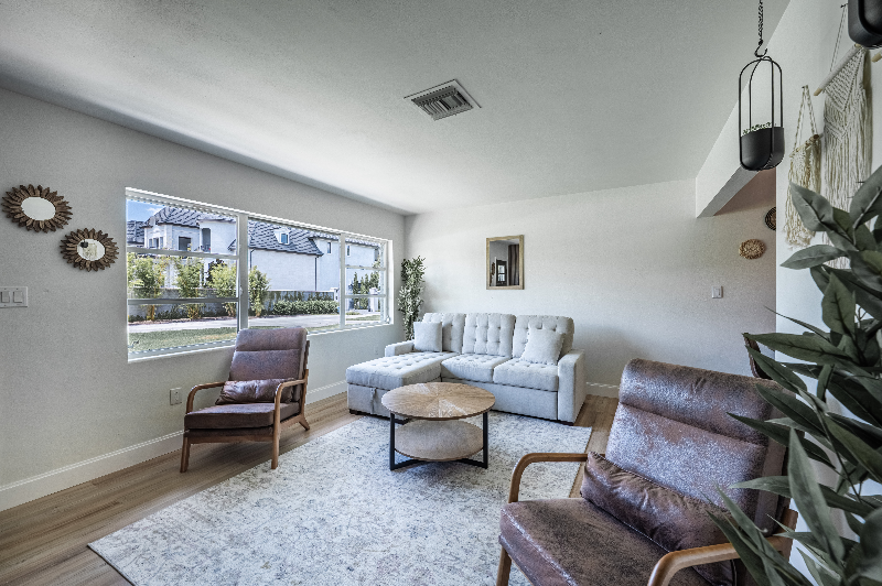 1829 Towhee Ln - Photo 4 of 16