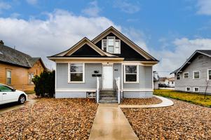 featured image of 820 E Chicago St #B
