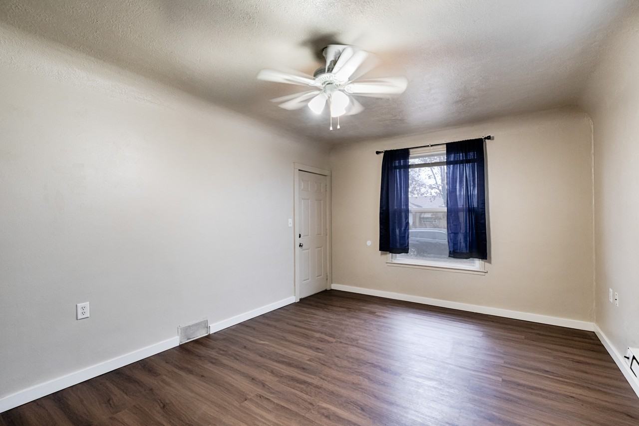 820 E Chicago St #B - Photo 3 of 17