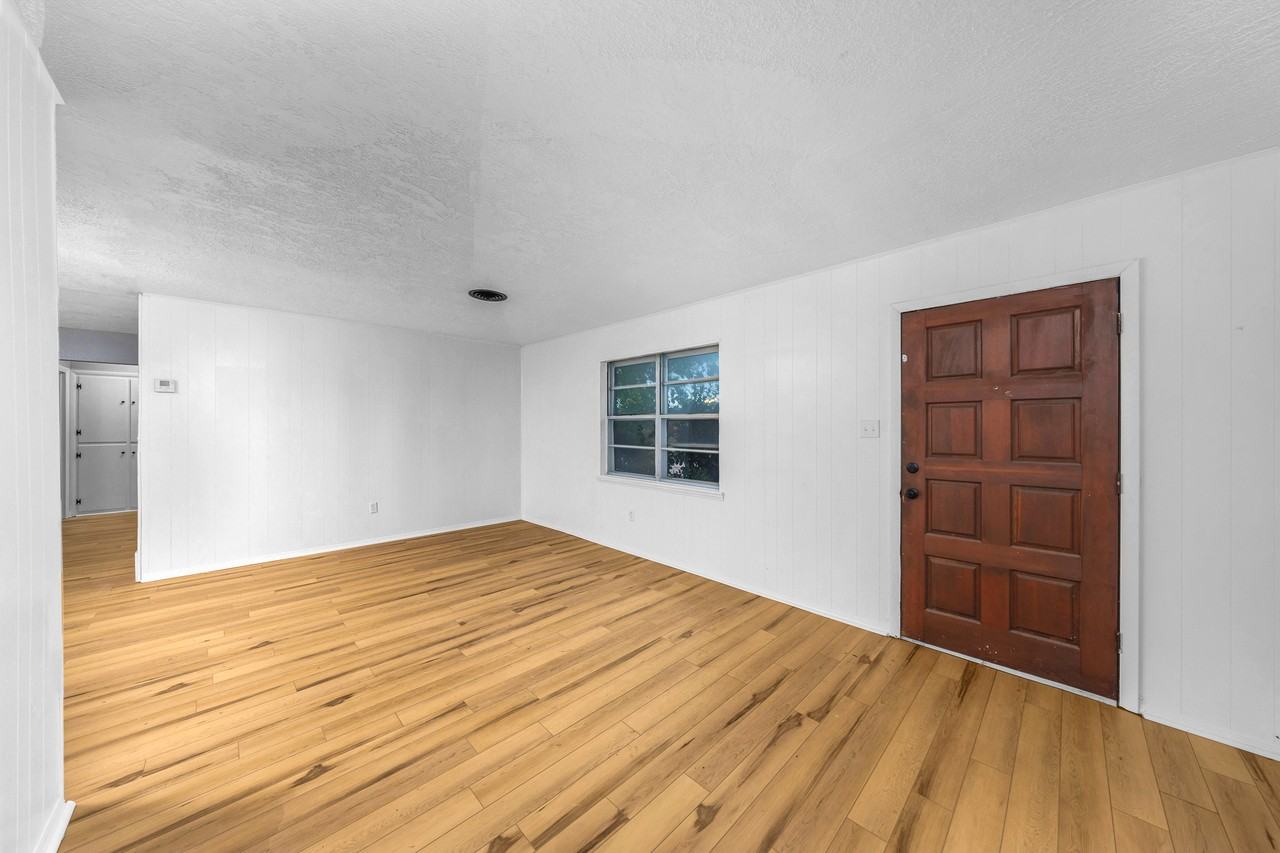 126 Ne Angus St #1 - Photo 3 of 24