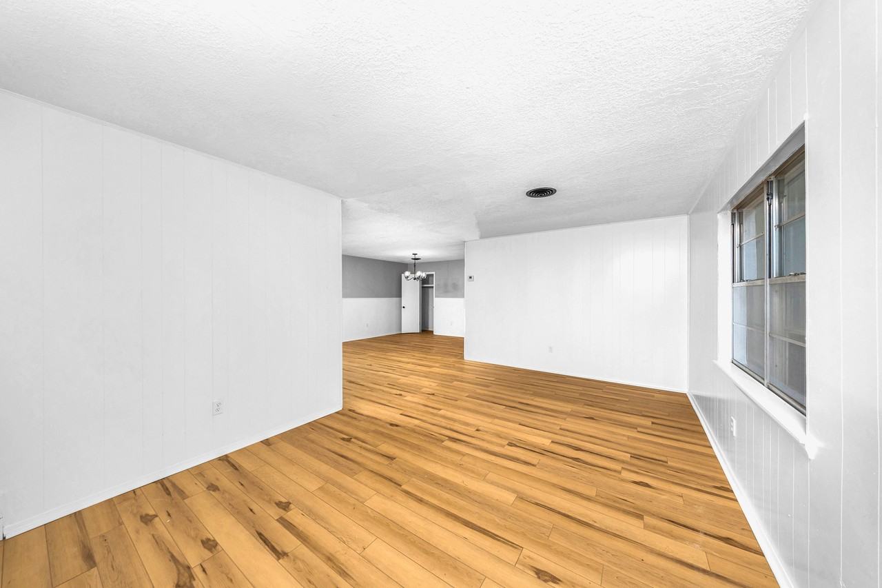 126 Ne Angus St #1 - Photo 4 of 24