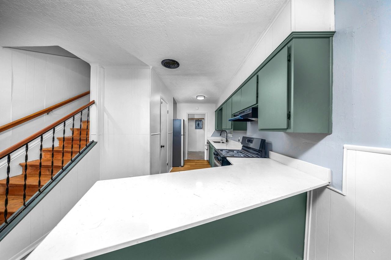 126 Ne Angus St #1 - Photo 7 of 24