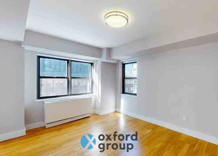 345 W 54th St - Photo 3 of 8