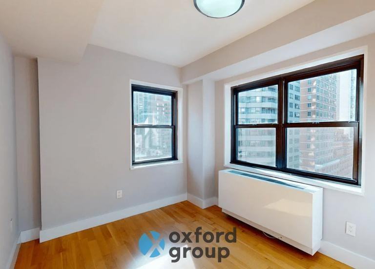 345 W 54th St - Photo 4 of 8