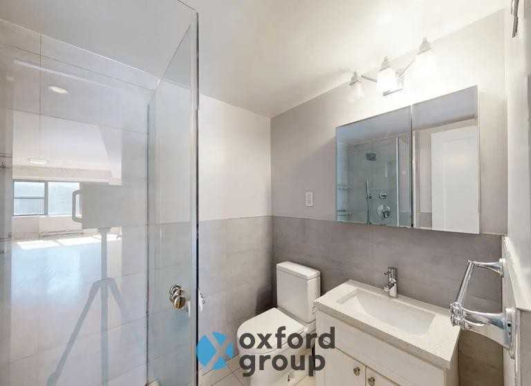 345 W 54th St - Photo 5 of 8