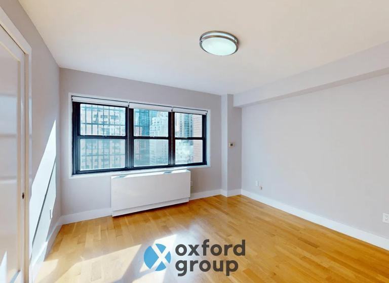 345 W 54th St - Photo 6 of 8