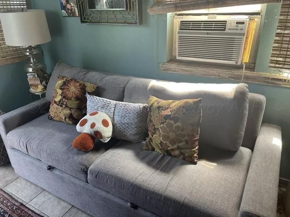 905 S Madison St - Photo 2 of 8