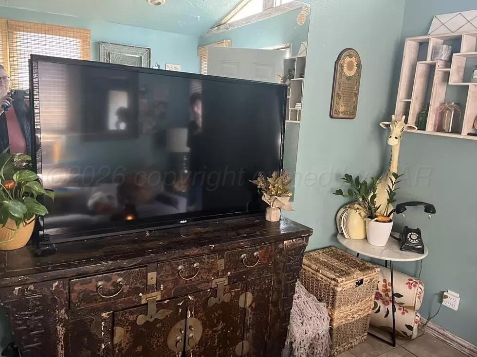 905 S Madison St - Photo 3 of 8