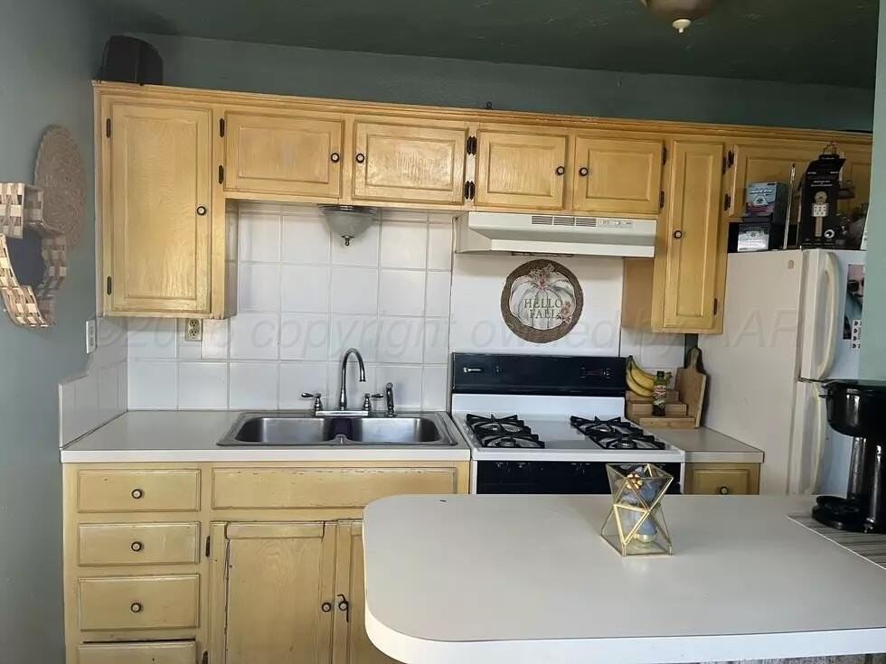 905 S Madison St - Photo 4 of 8