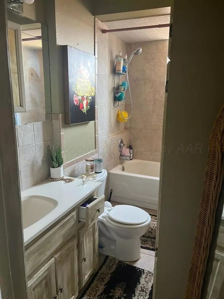 905 S Madison St - Photo 5 of 8