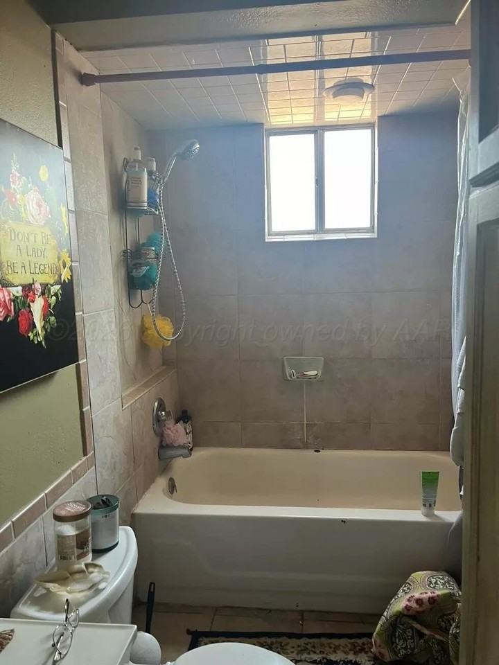 905 S Madison St - Photo 6 of 8