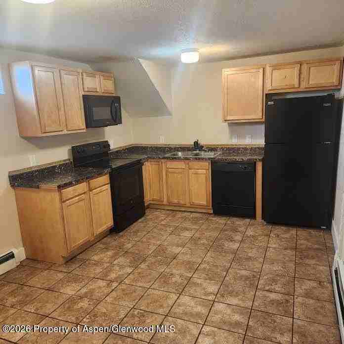 502 Taylor St - Photo 2 of 6