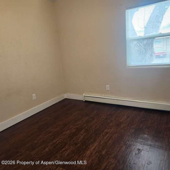 502 Taylor St - Photo 4 of 6