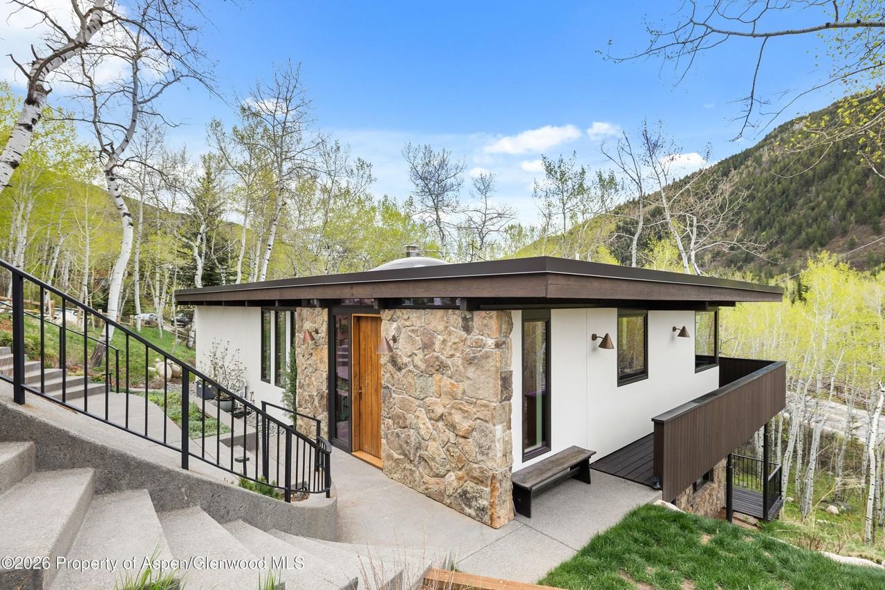 284 Eastwood Dr - Photo 2 of 32