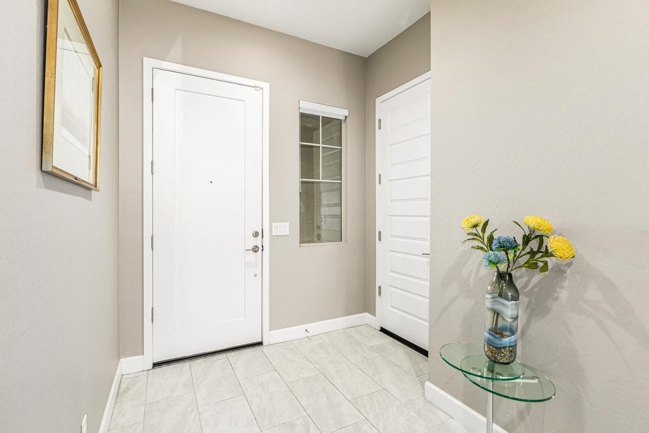 7611 E Camino Vivaz - Photo 5 of 48